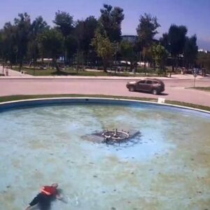 dengesini kaybetti sus havuzuna dustu HCKtBT5L