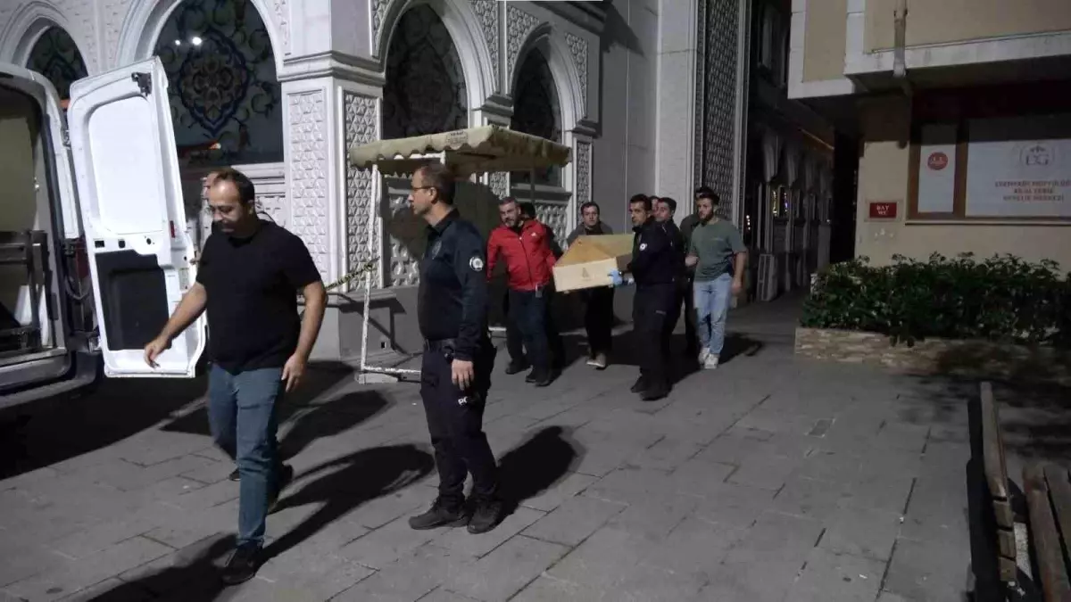 cekmekoyde cami tuvaletinde genc adam olu bulundu pXFANlGH