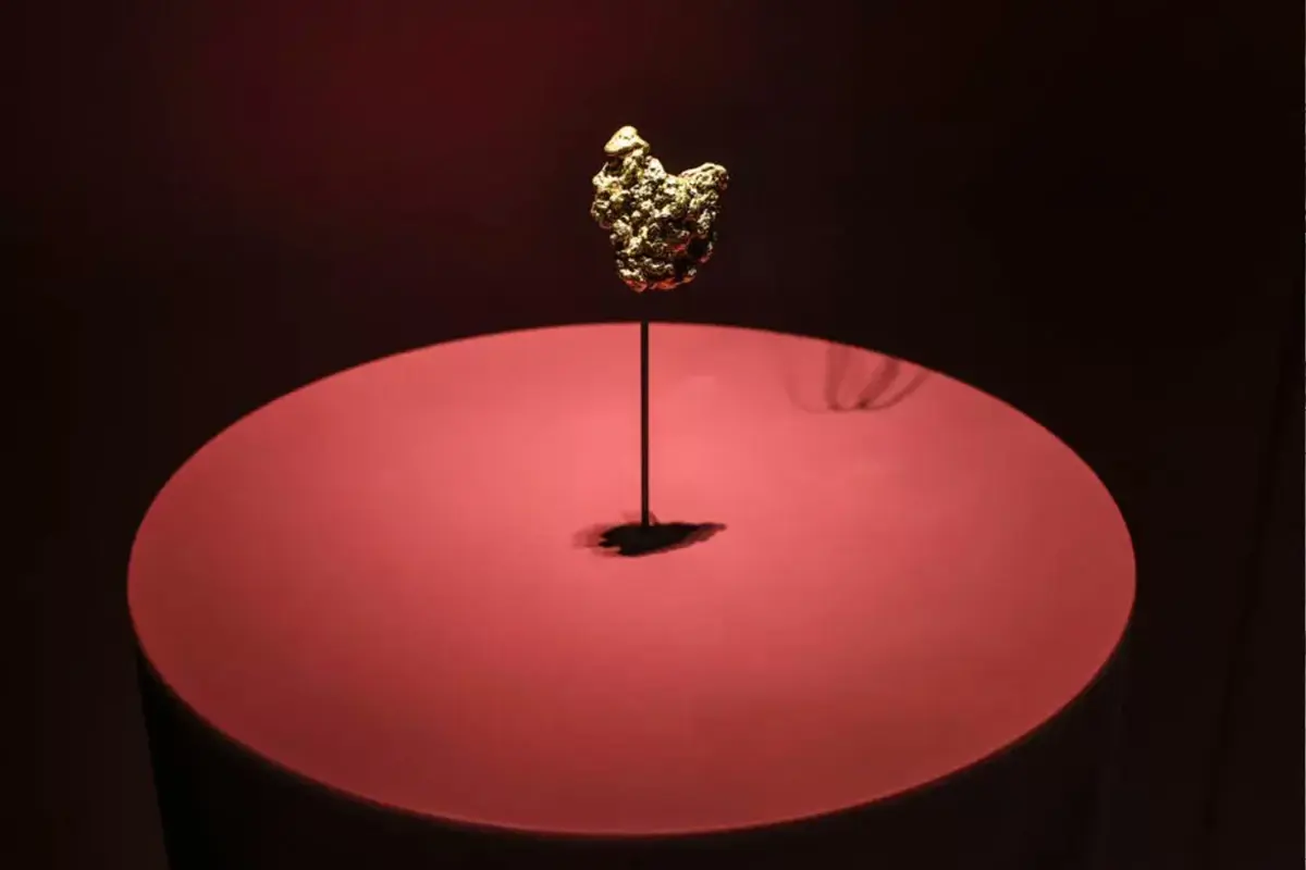 dunyaca unlu muzeden 600 bin euroluk altin caldilar dfyx62ct