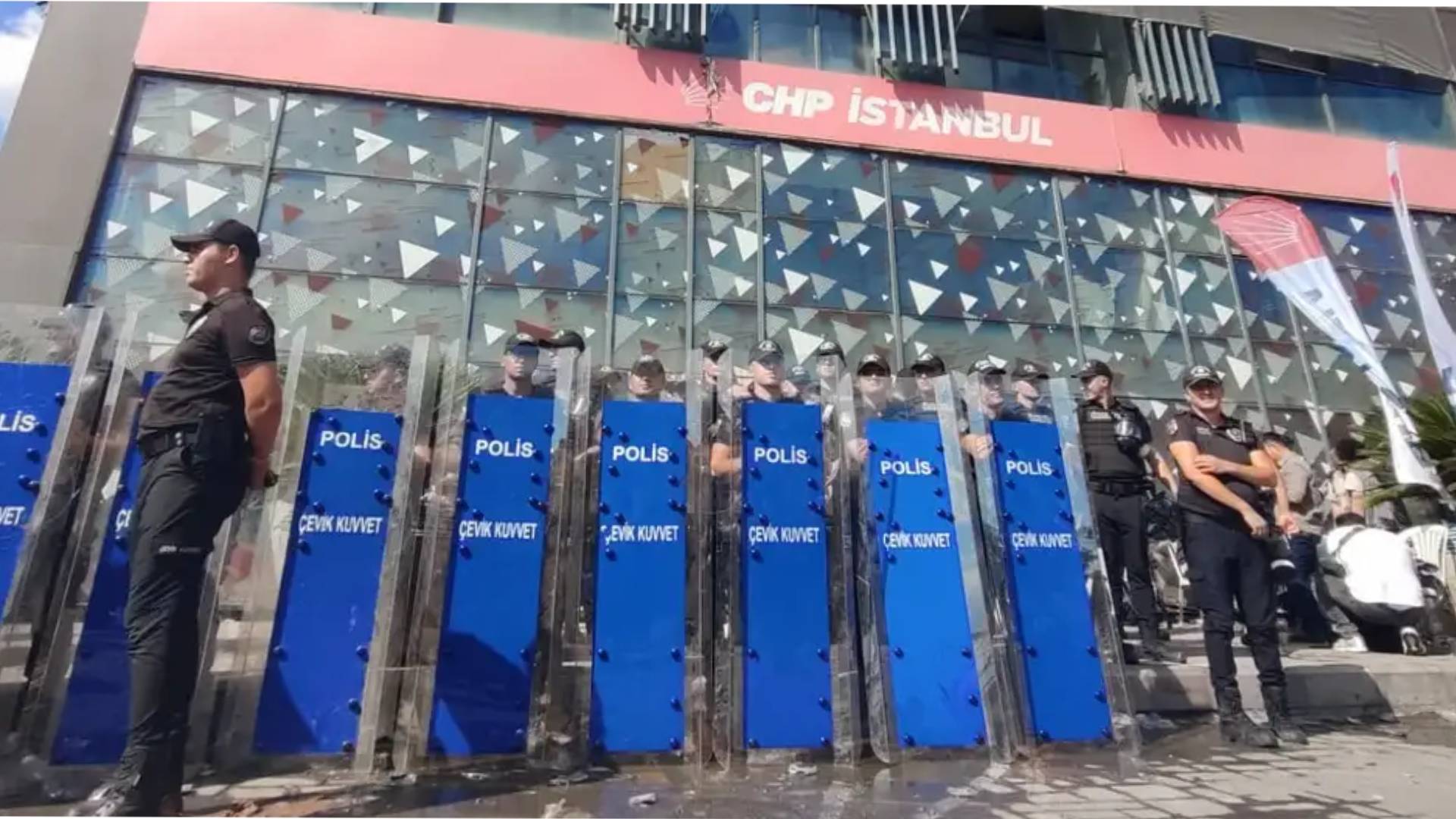 mahkeme chp istanbul il kongresi icin durdurma talep etti ysk devam dedi cabalar sonucsuz kalacak demokrasi kazanacak TInIEgdx