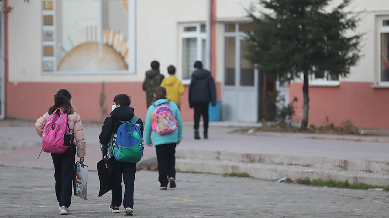 10 kasim bu yil da ara tatile denk geliyor mebe sert tepki hepimiz biliyoruz ki bunlar tesaduf degil C8fXXTXz