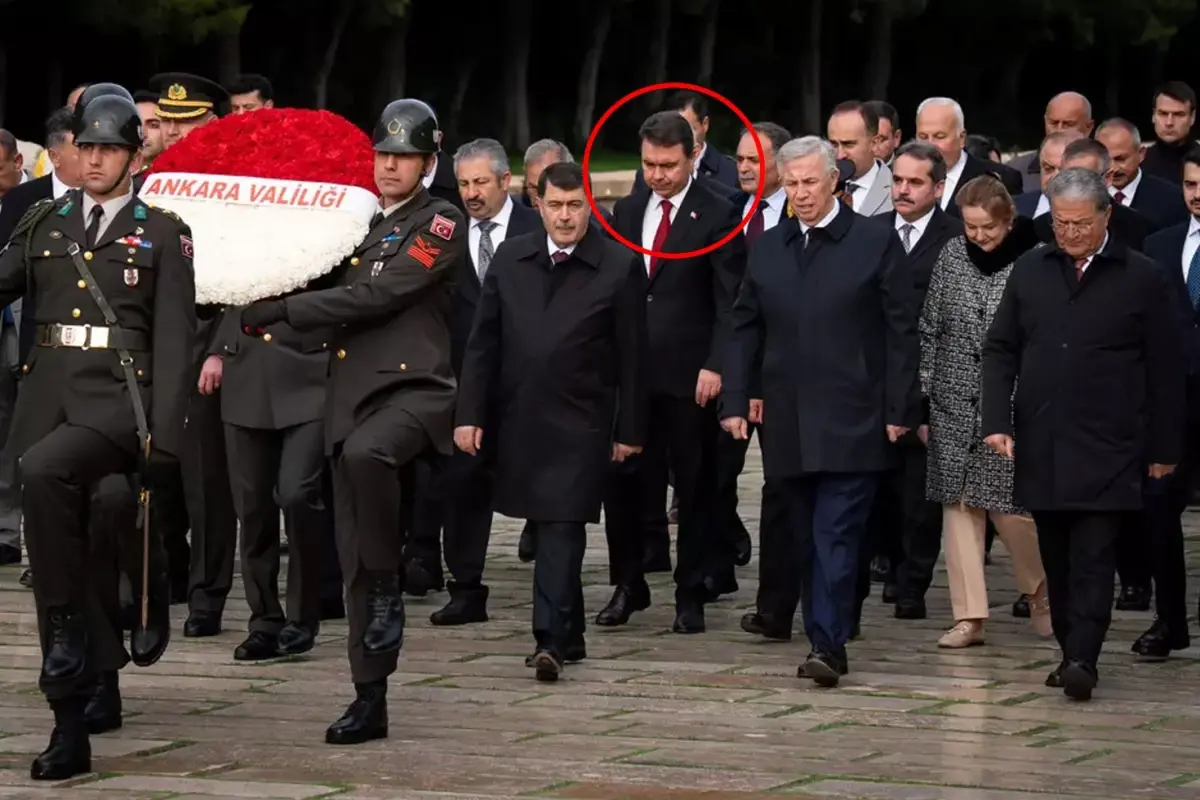 anitkabirdeki torene damga vuran goruntu yavas ve sorusturma izni isteyen bassavci yan yana mKKmblSa.jpg