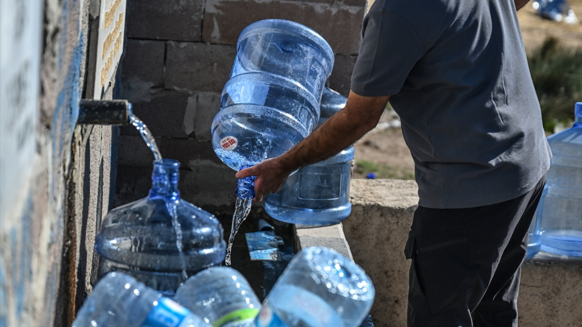 ankarada su kesintisi devam ediyor vatandaslar ellerinde bidonlarla cesmelere kostu Dm4wTMy3