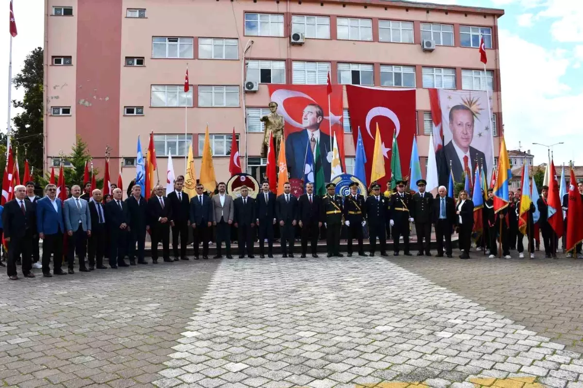 cumhuriyetin 102 yili vezirkoprude coskuyla kutlandi DxShW9gf.jpg