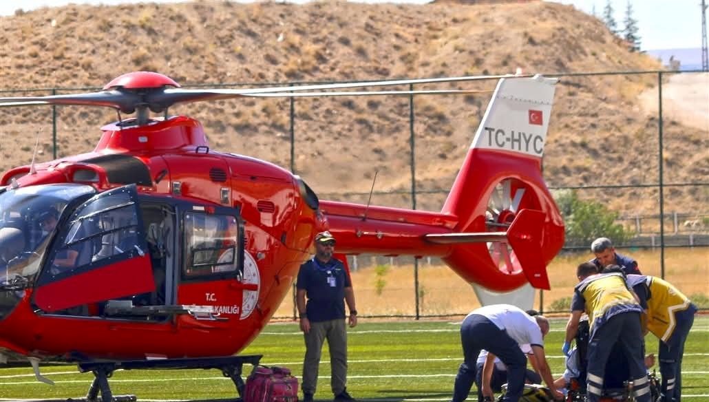 hava ambulansi tarlada calisirken yaralanan vatandas icin havalandi jk2vWGUC