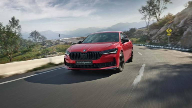 yeni-skoda-superb-sportline-turkiyede-iste-fiyati-ve-ozellikleri-UQxQSj33.webp
