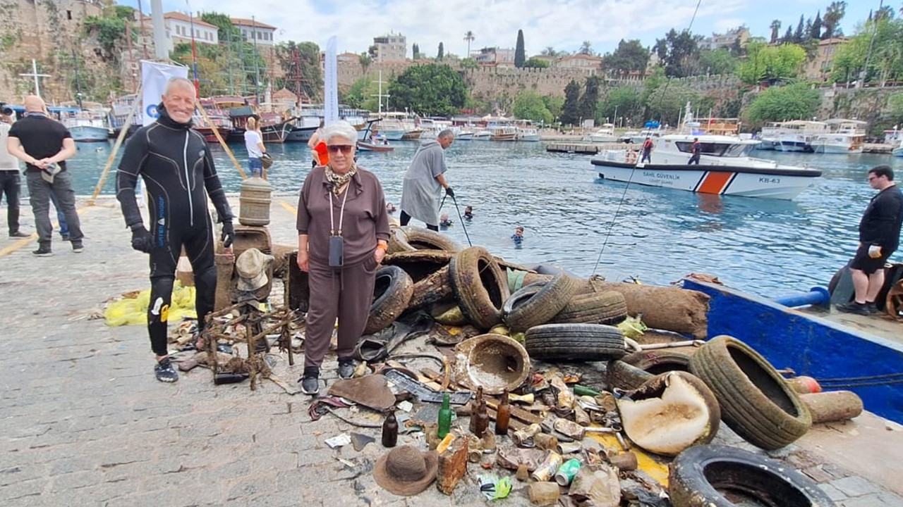 Antalya’da Deniz Temizliği: 38 Dalgıç 5 Ton Atık Topladı
