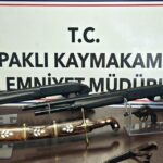 evinden-savas-donemine-ait-silah-ve-kilic-cikti-udugq3hr