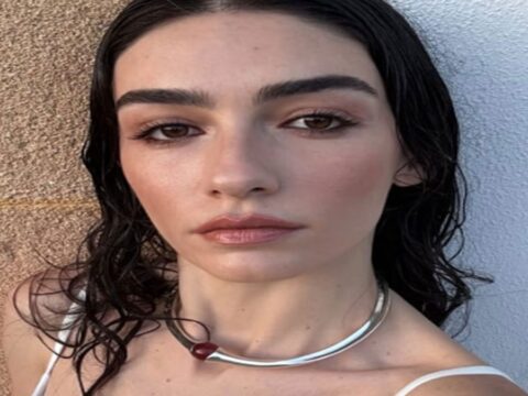 Hazar erguclunun bikinili pozlari gundem oldu GuxOyOxh