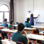 Okullarda guvenlik onlemleri yeni yonetmelikle masa sira aranabilecek zeaN2cHp